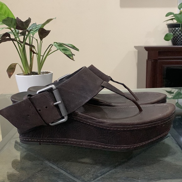 VERA WANG LAVENDER Collection Orlanda Wedge Sandal - Picture 5 of 9